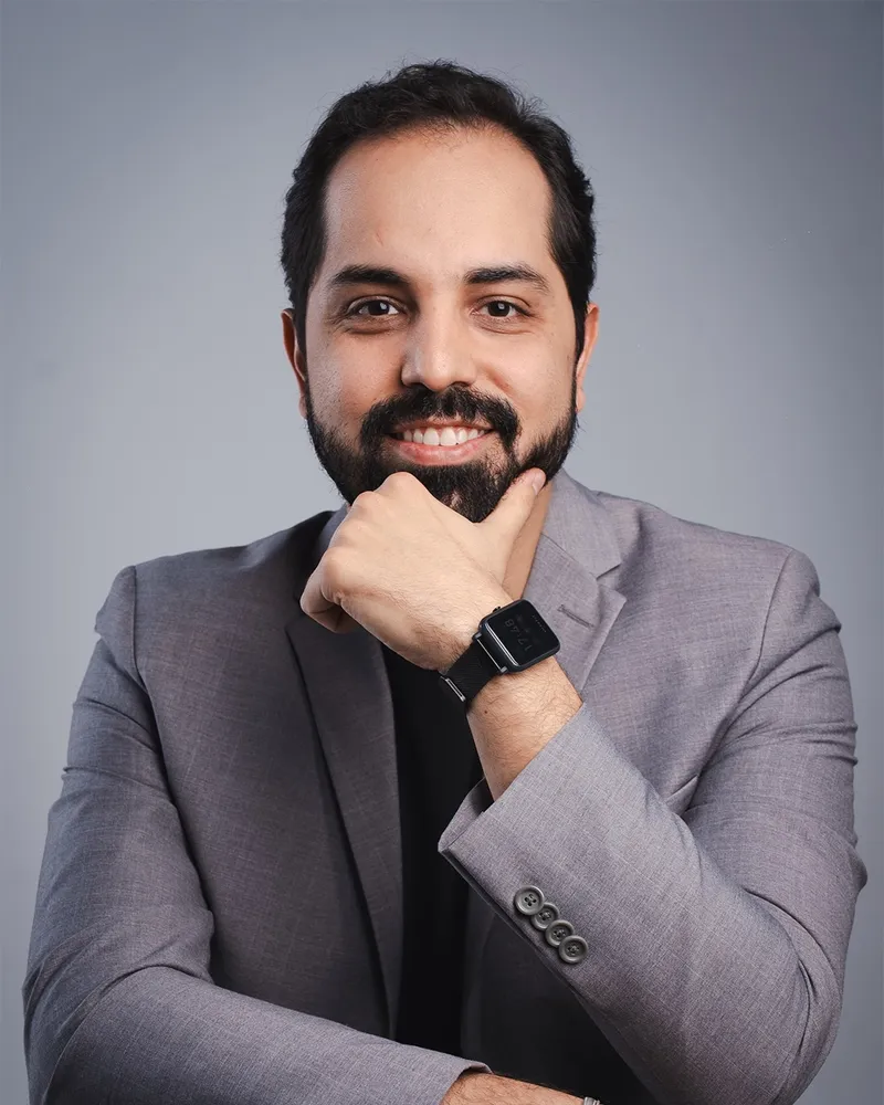 Dr. Danillo Azevedo, especialista em prótese dentária